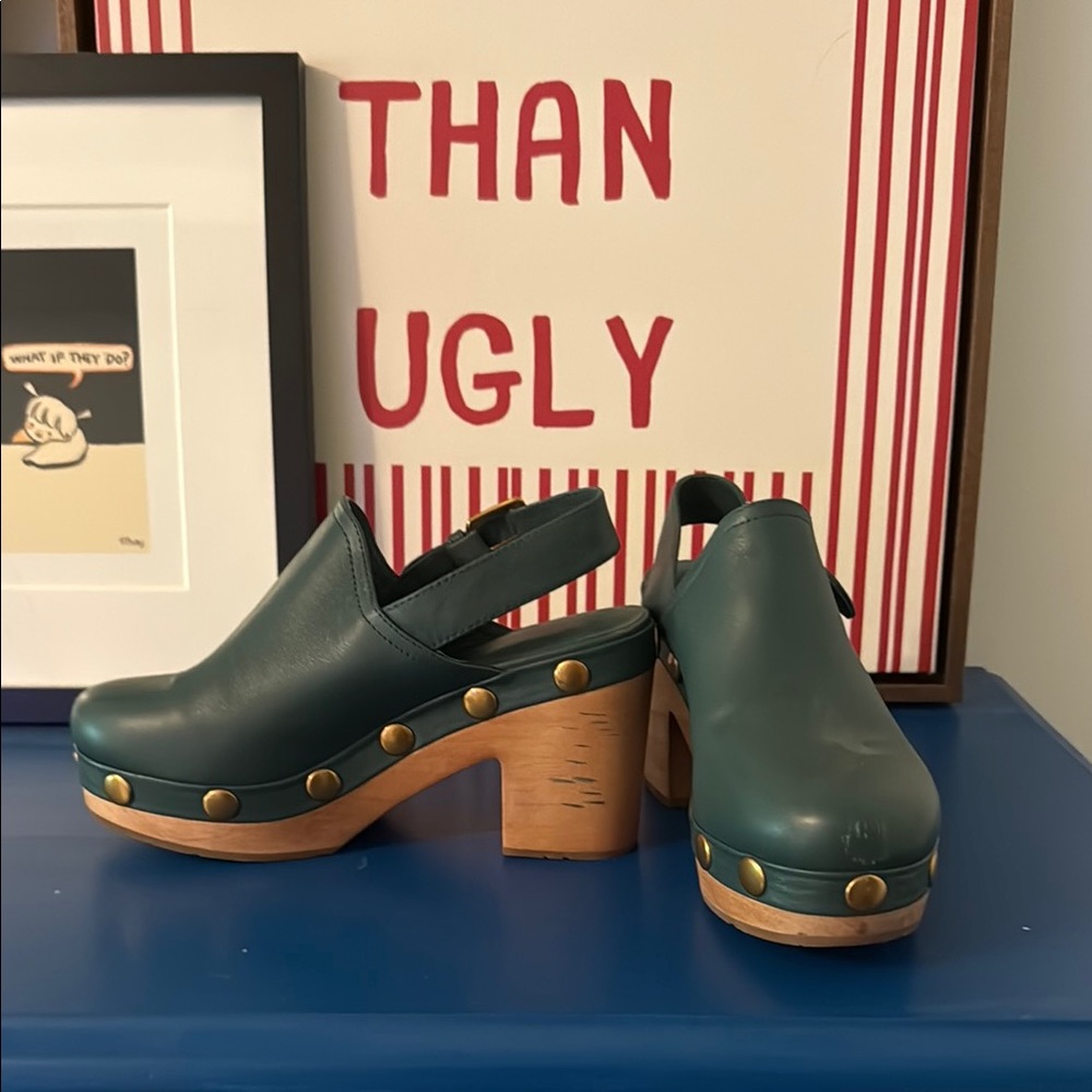 Charlotte Stone Emerald Green Leather Hari Clogs